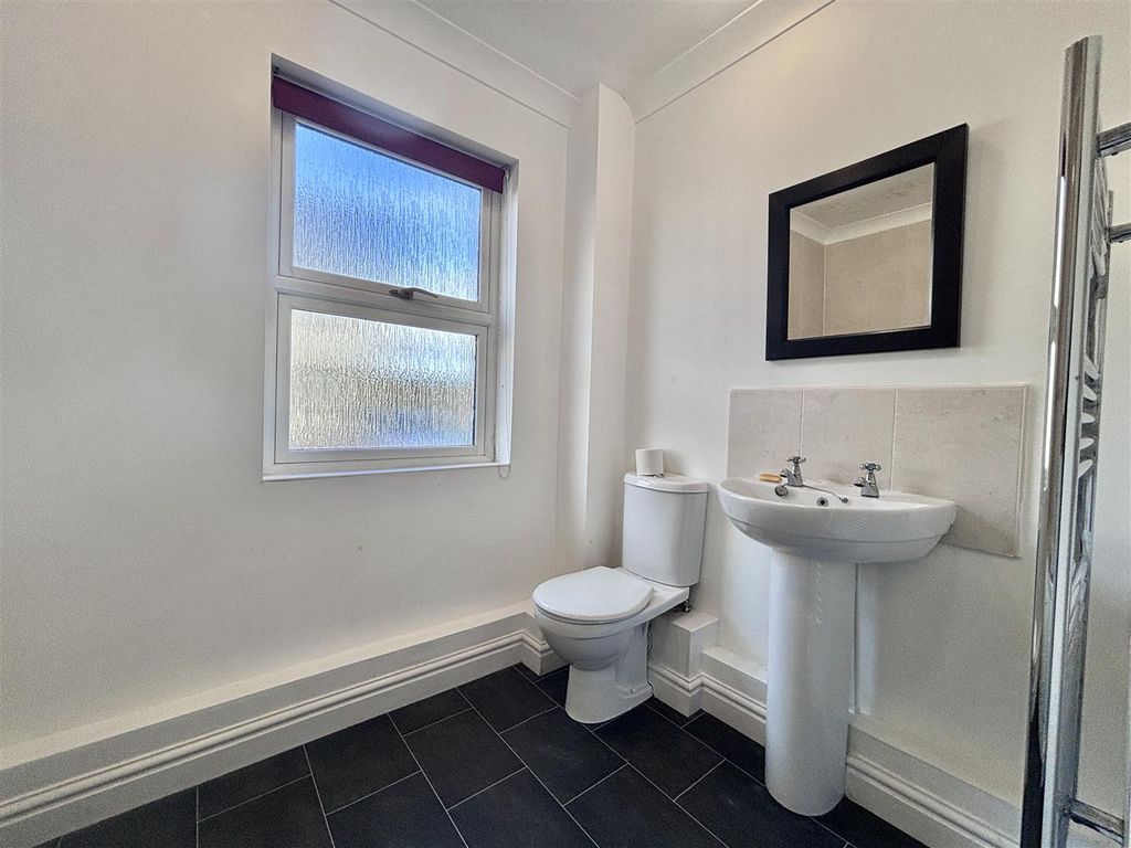 Additional image 8 of 1 bed flat for saleCalver Close, Penryn TR10