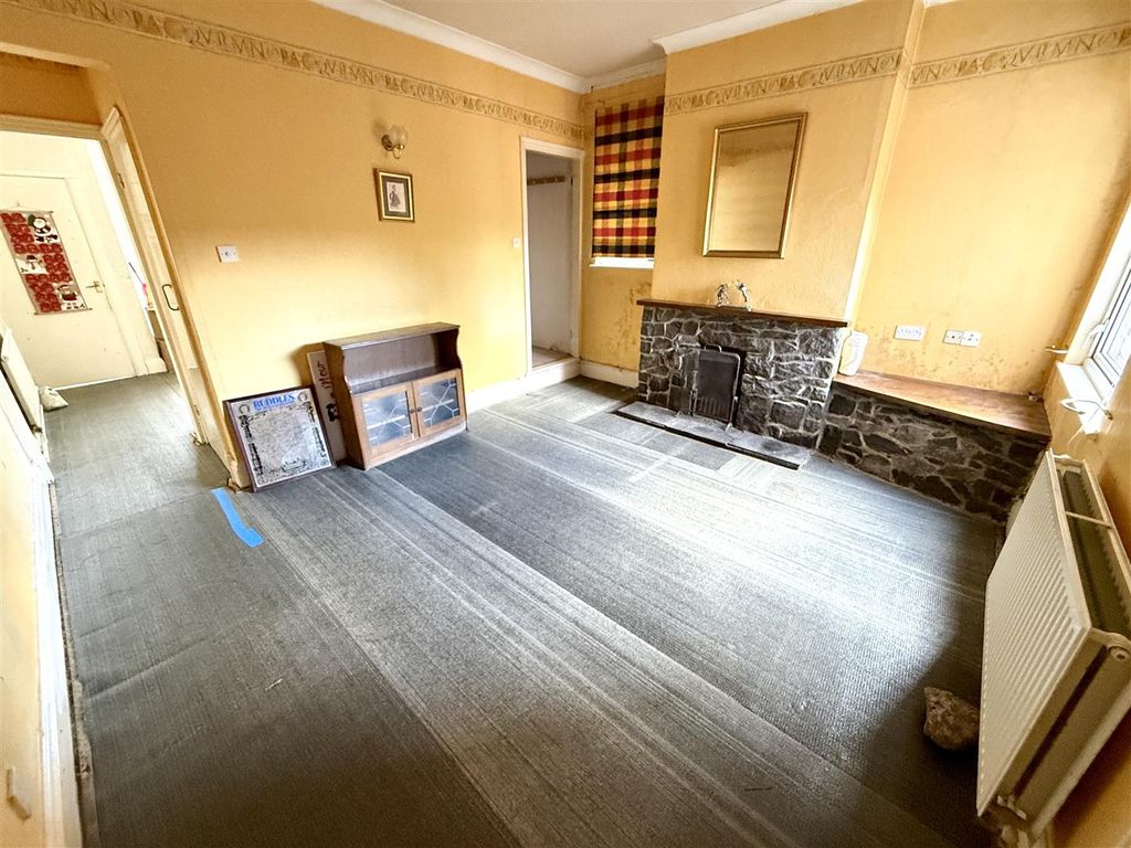 Property photo 3 of 18 Dining Room