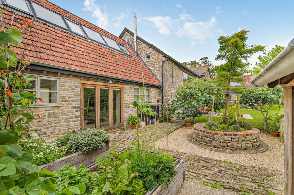 Property photo 3 of 14 Garden