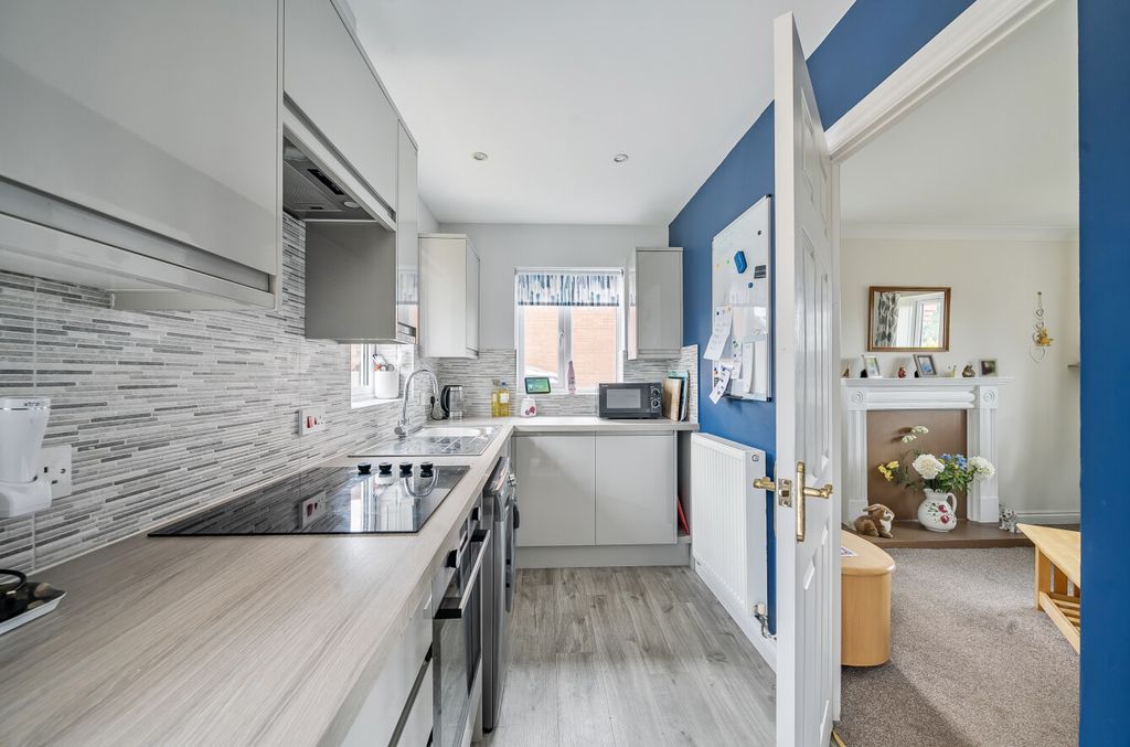 Property photo 3 of 26 1300982-9-683A130...