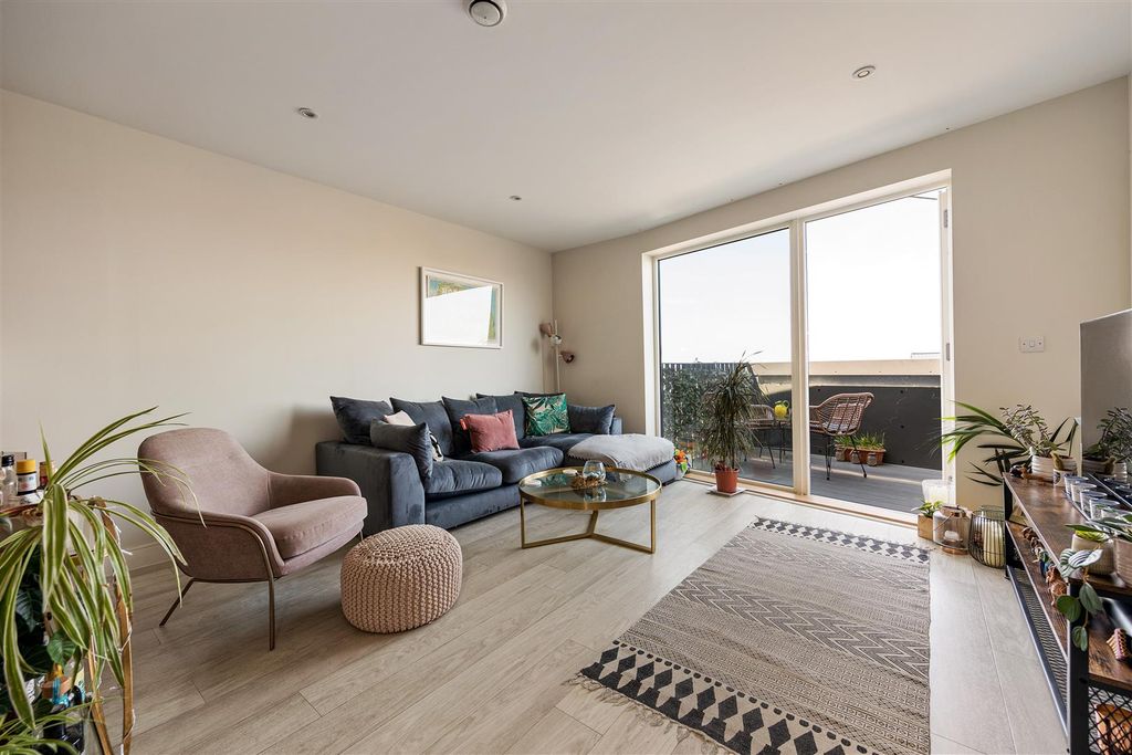 Property photo 3 of 36 Craig House, 263, High Street E17