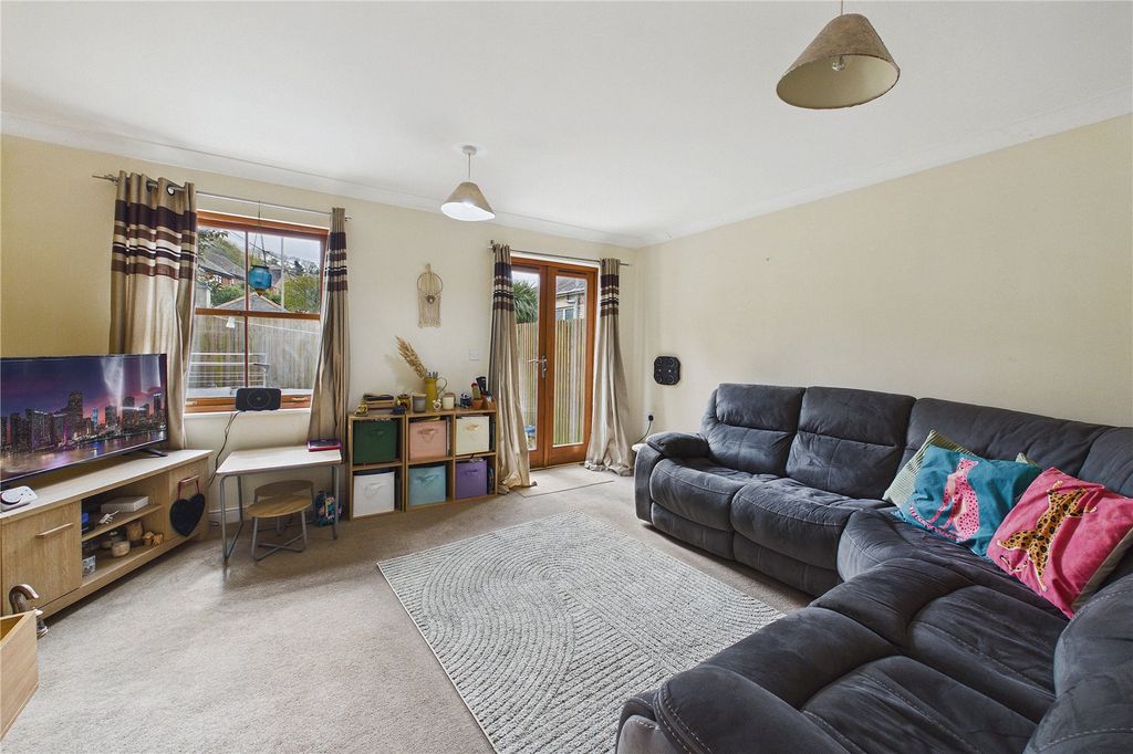 Property photo 2 of 12 Picture No. 11