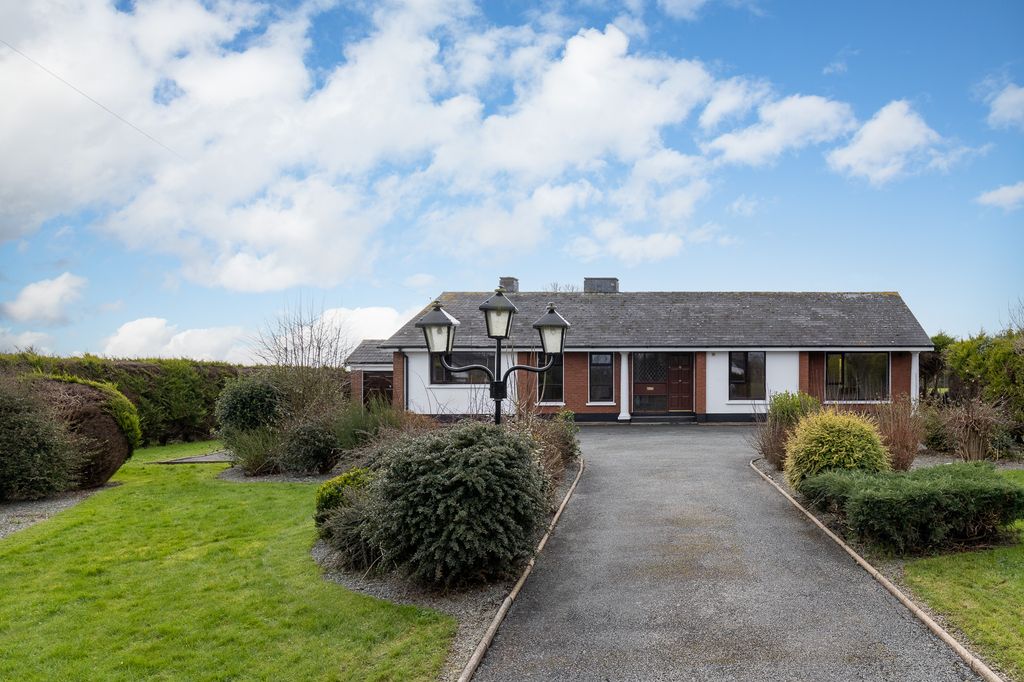 Property photo 2 of 25