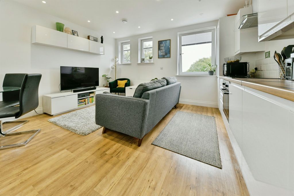 Property photo 2 of 18