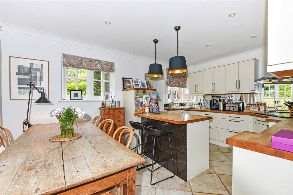Property photo 3 of 17 Kitchen