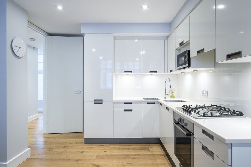 Property photo 3 of 23 104-69-72-Long-Acre-11.Jpg