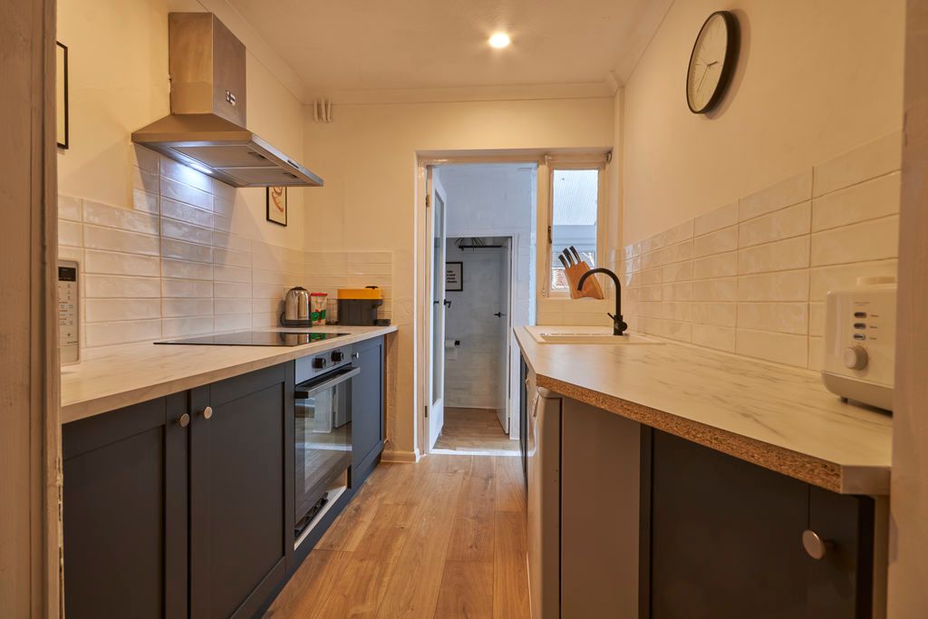 Property photo 3 of 17 Kitchen