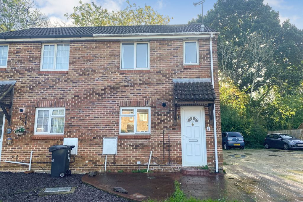Property photo 1 of 15 22 Cloudberry Road, Swindon, Wiltshire, Sn25 1Se