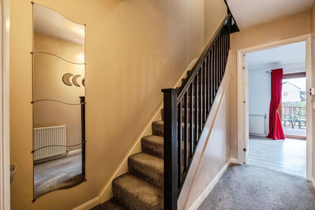 Property photo 3 of 22 Staircase