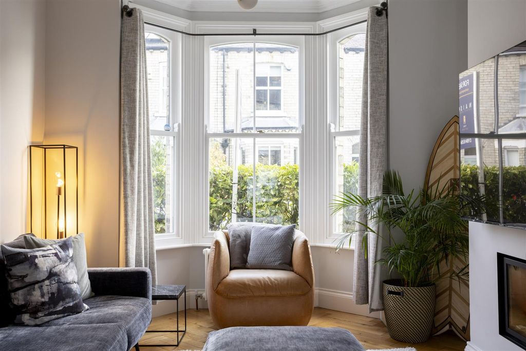 Property photo 3 of 28 71_Russell_Street__15.Jpg