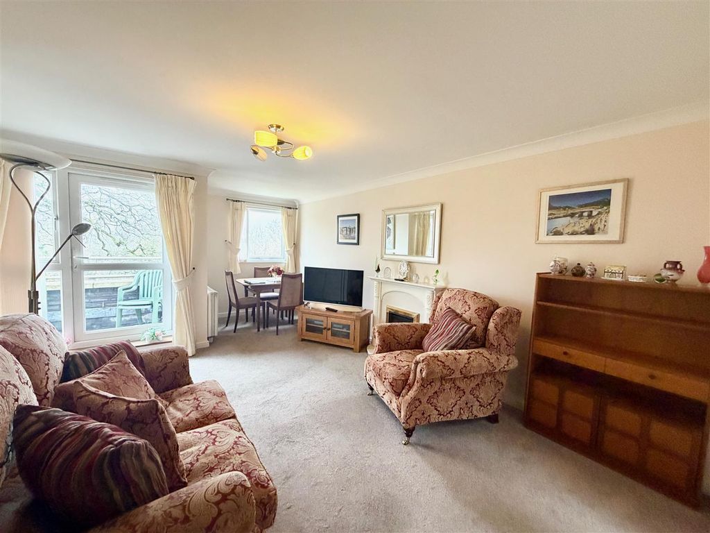 Property photo 3 of 8 Lounge/Diner