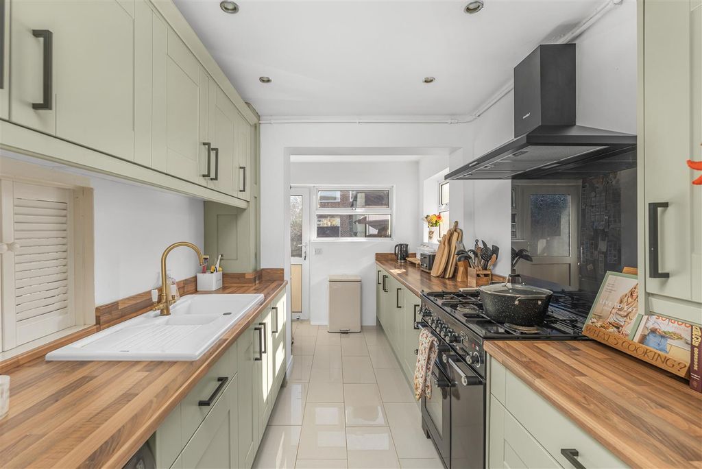 Property photo 2 of 13 13 Riley Drive, Banbury-9.Jpg