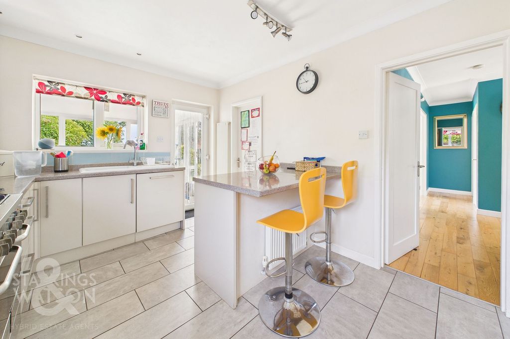 Property photo 2 of 34