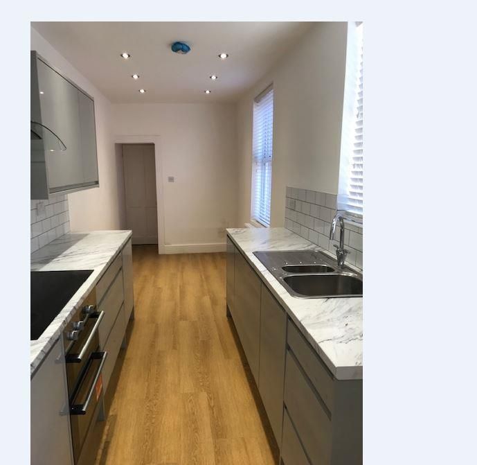 Property photo 3 of 10 Kitchen
