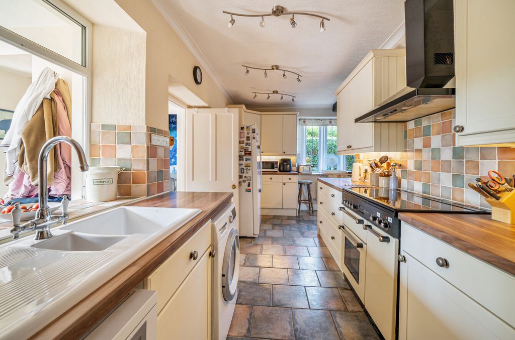 Property photo 2 of 24 1336651-21-689F1A...