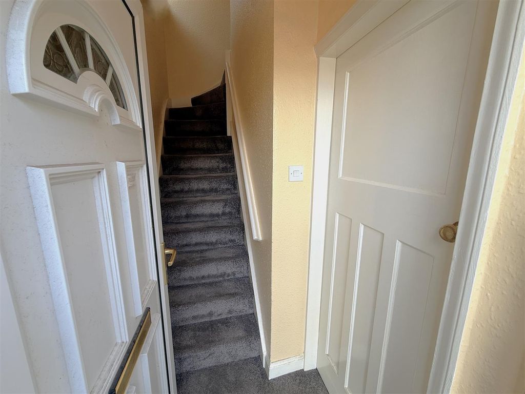 Property photo 3 of 16 Entrance Hall.Jpg