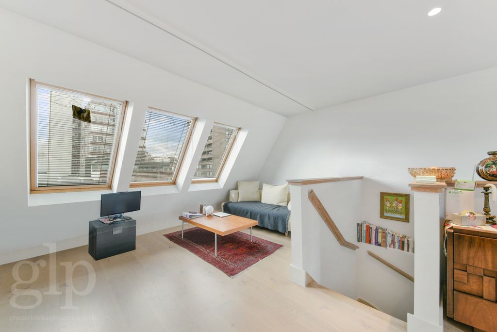 Property photo 2 of 14 953434