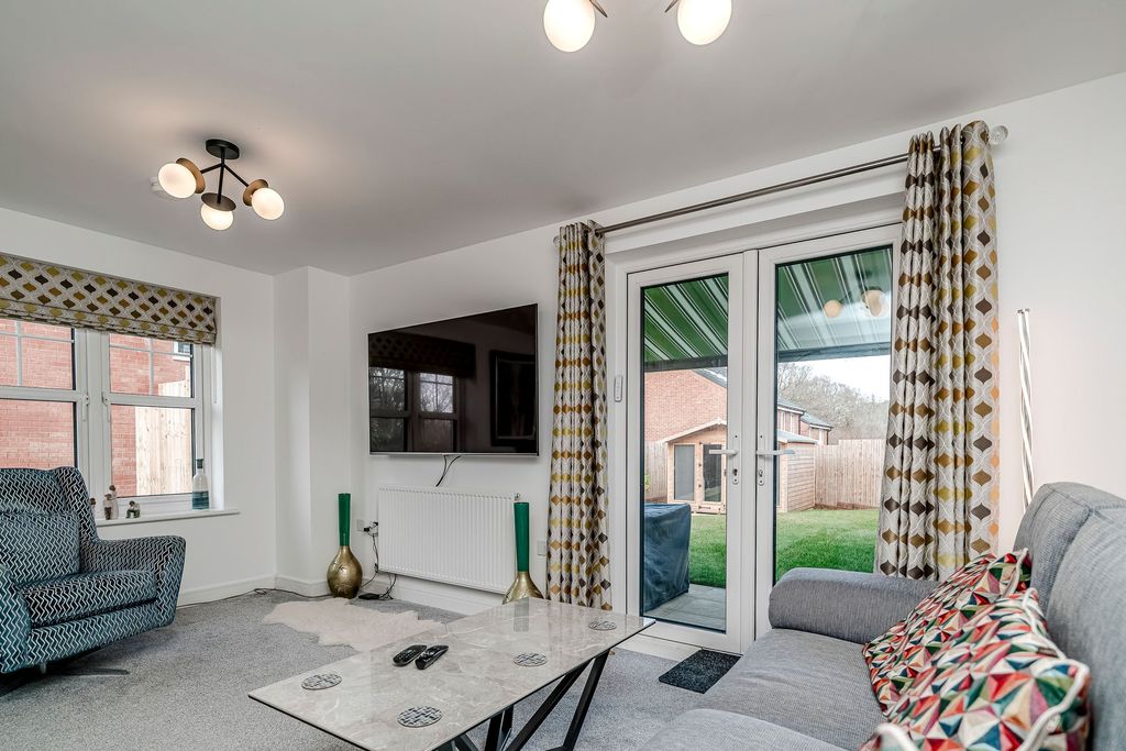 Property photo 2 of 21