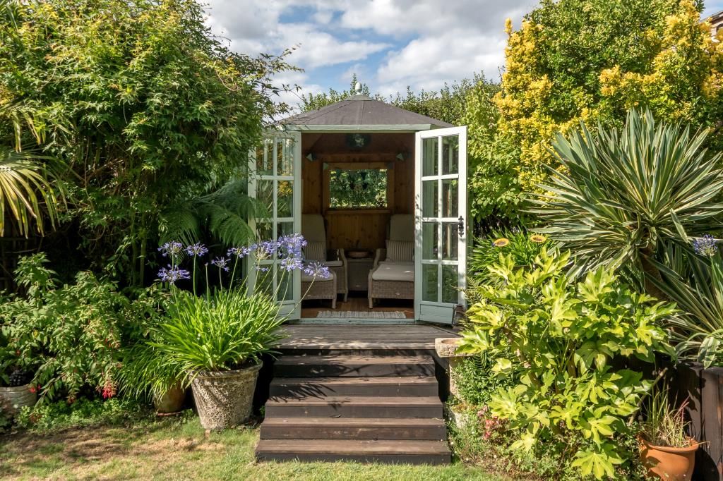 Property photo 3 of 18 External