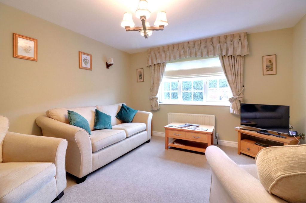 Property photo 3 of 11