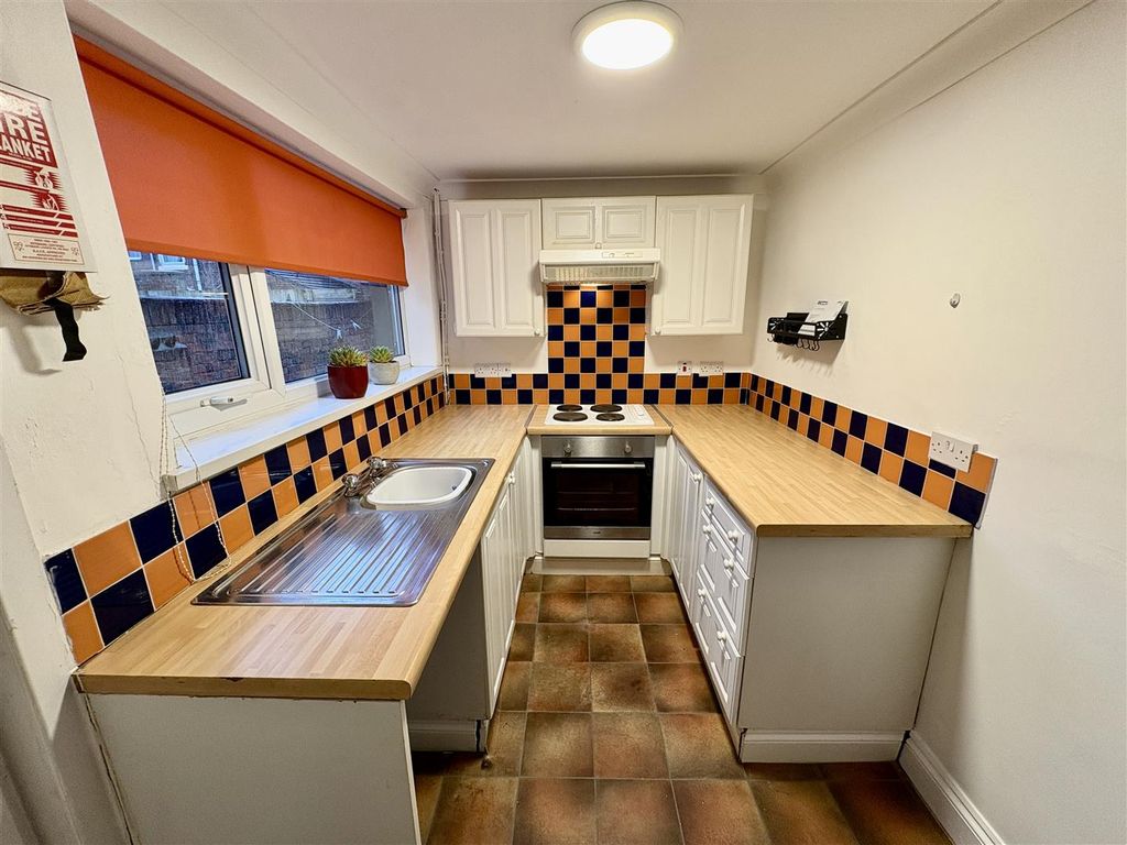 Property photo 2 of 8 Kitchen