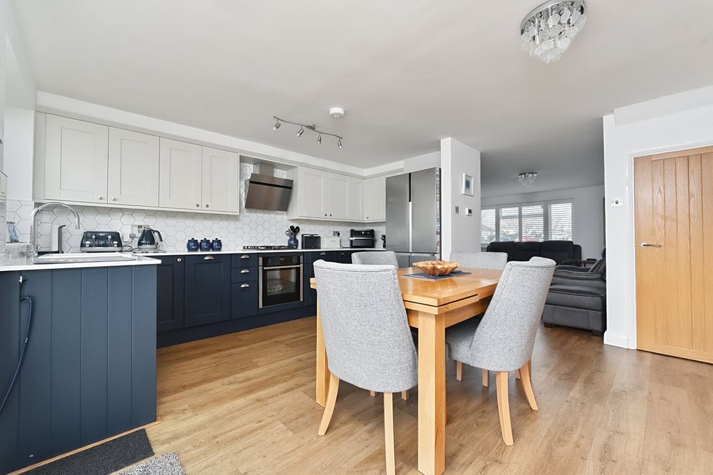 Property photo 2 of 26 Picture No. 12