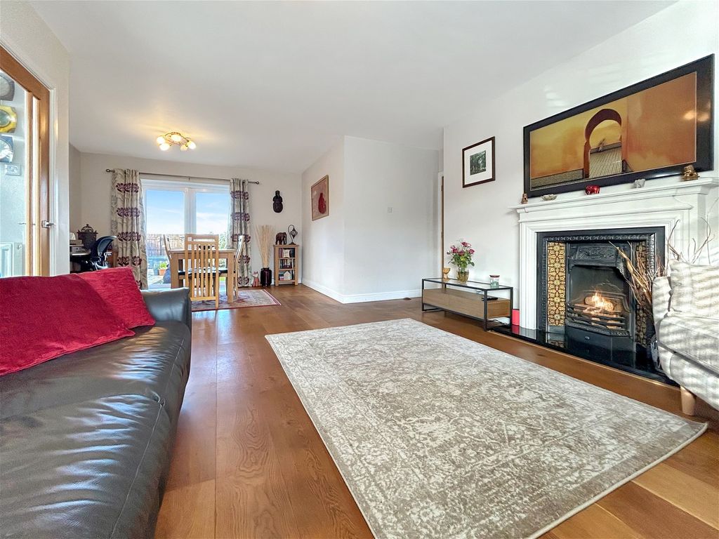 Property photo 2 of 28