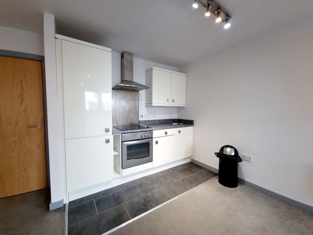 Property photo 3 of 7 Kitchen