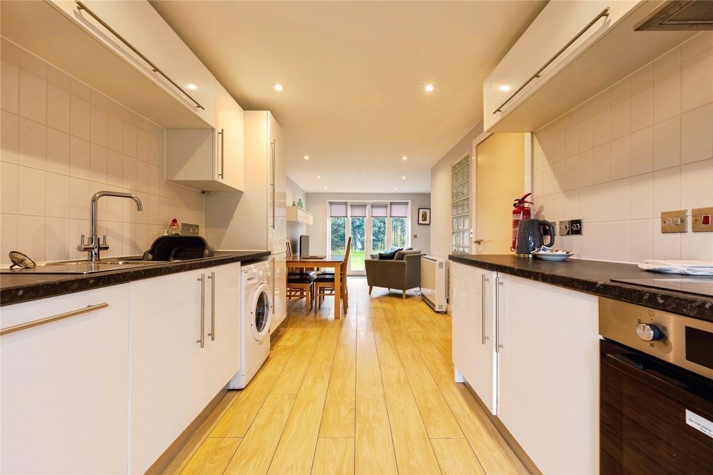 Property photo 2 of 24 Picture No. 17