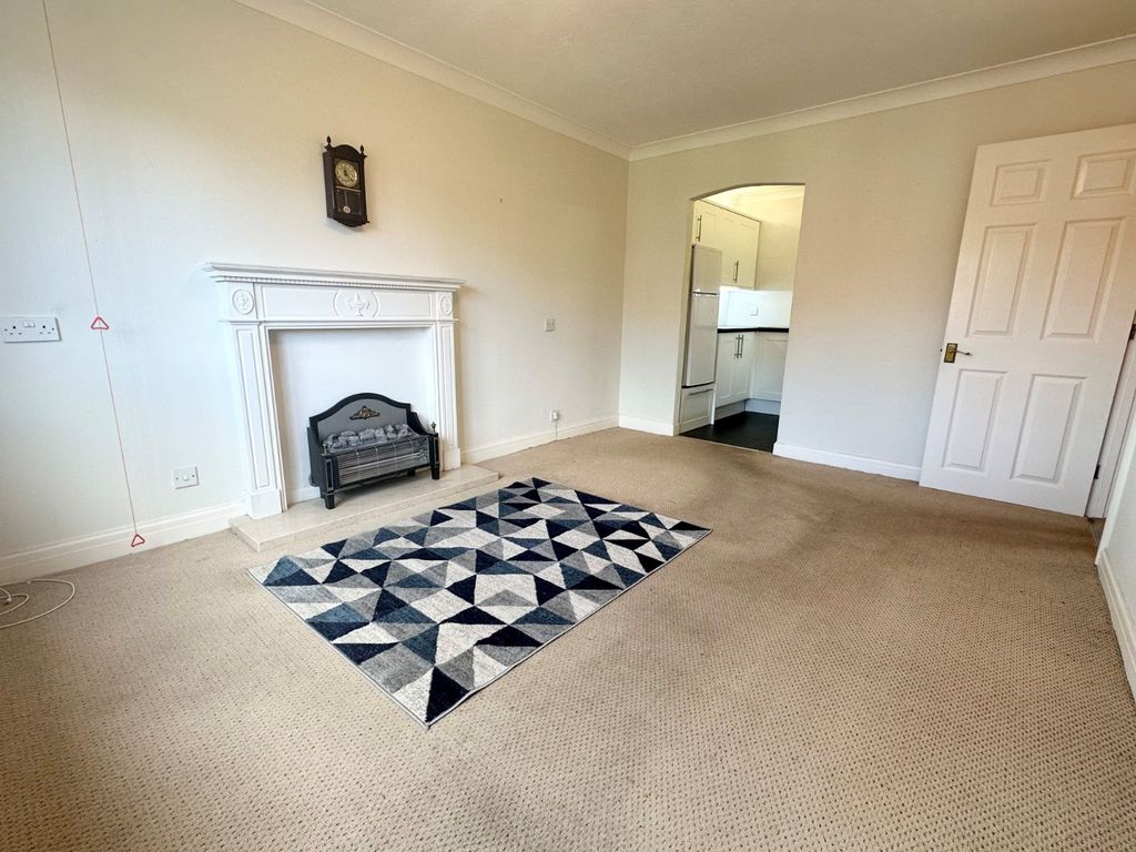 Property photo 3 of 14 Lounge
