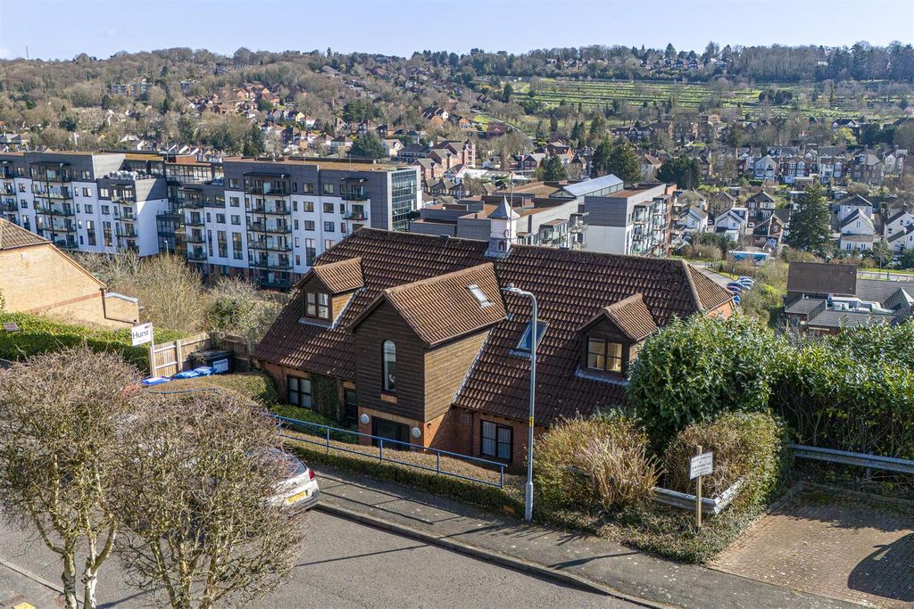 Property photo 1 of 15 39 Gandon Vale, Hp13 5LG Drone-3.Jpg