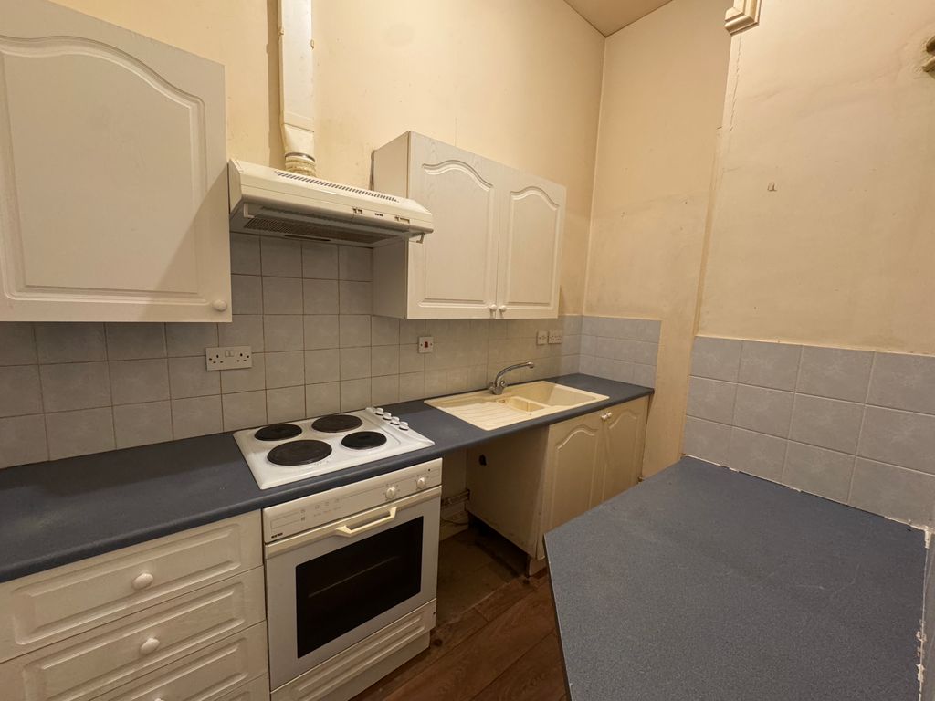 Property photo 3 of 7 Kitchen 