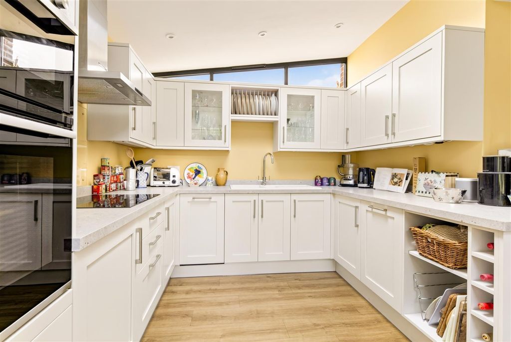 Property photo 3 of 23 Kitchen 2.Jpg