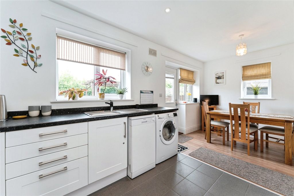 Property photo 2 of 23 Picture No. 12