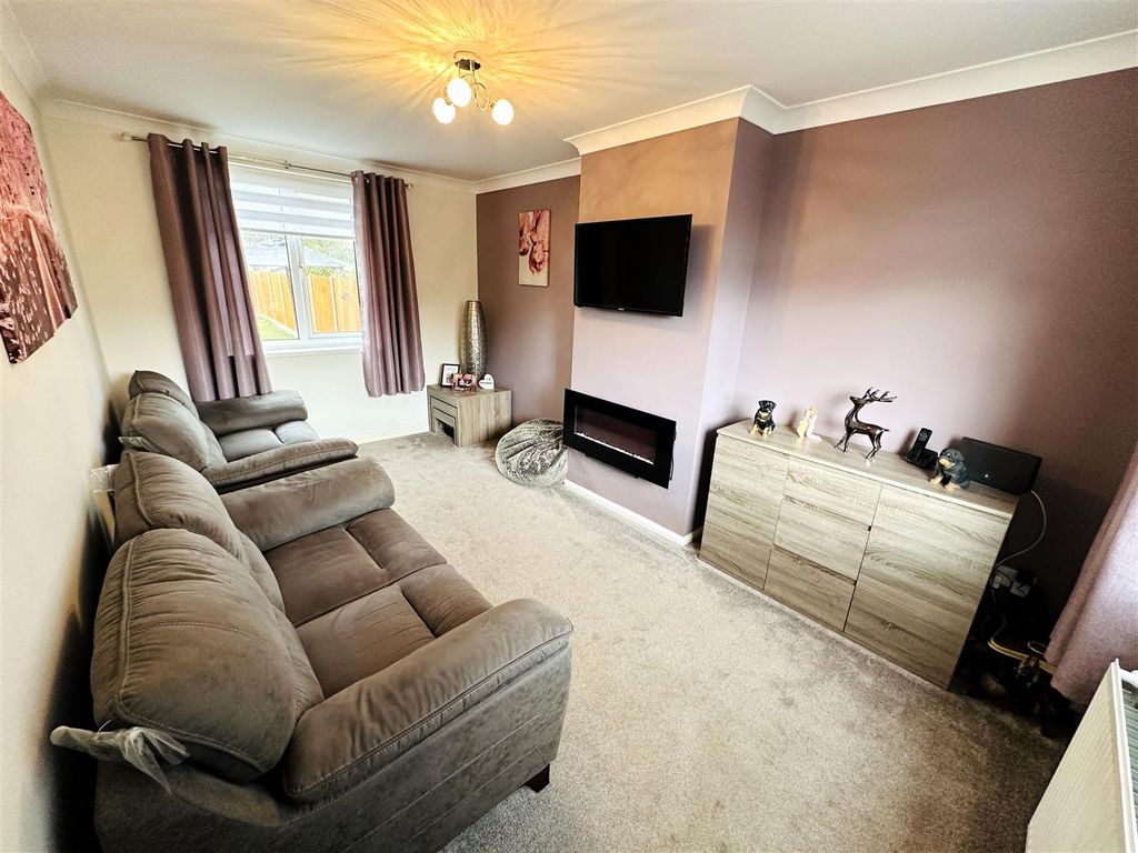 Property photo 2 of 14 Lounge