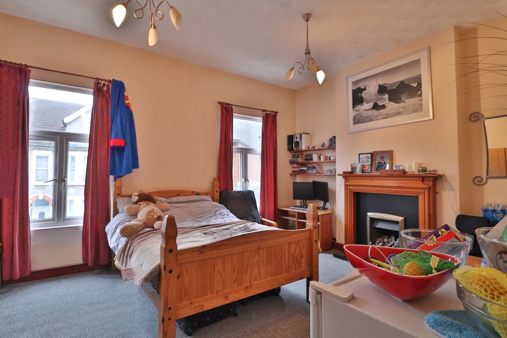 Property photo 2 of 6