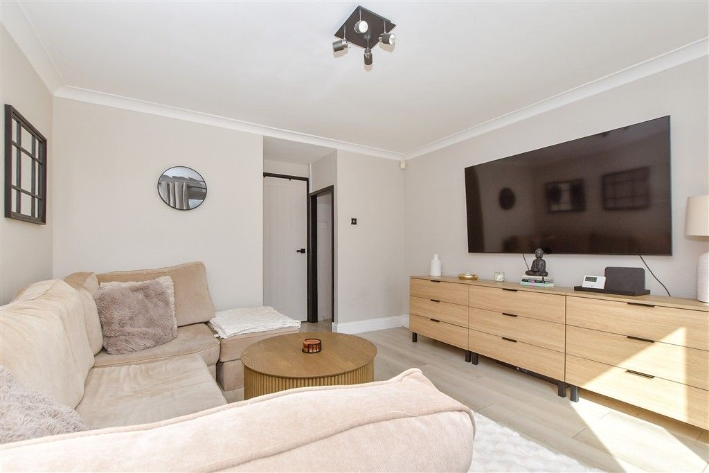 Property photo 2 of 9 Lounge