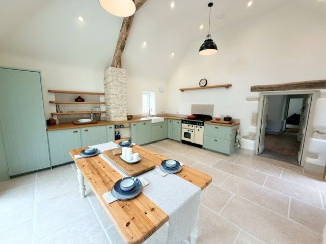 Property photo 2 of 11 Kitchen