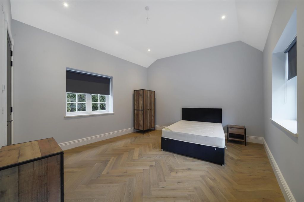 Property photo 3 of 11 Newall Close - Jf0Ctnwbyr01P4Jea9Xr.Jpg