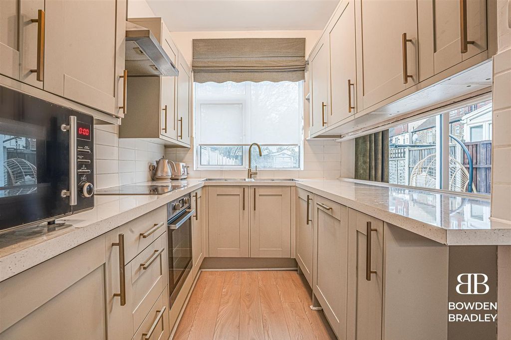 Property photo 3 of 13 Kitchen