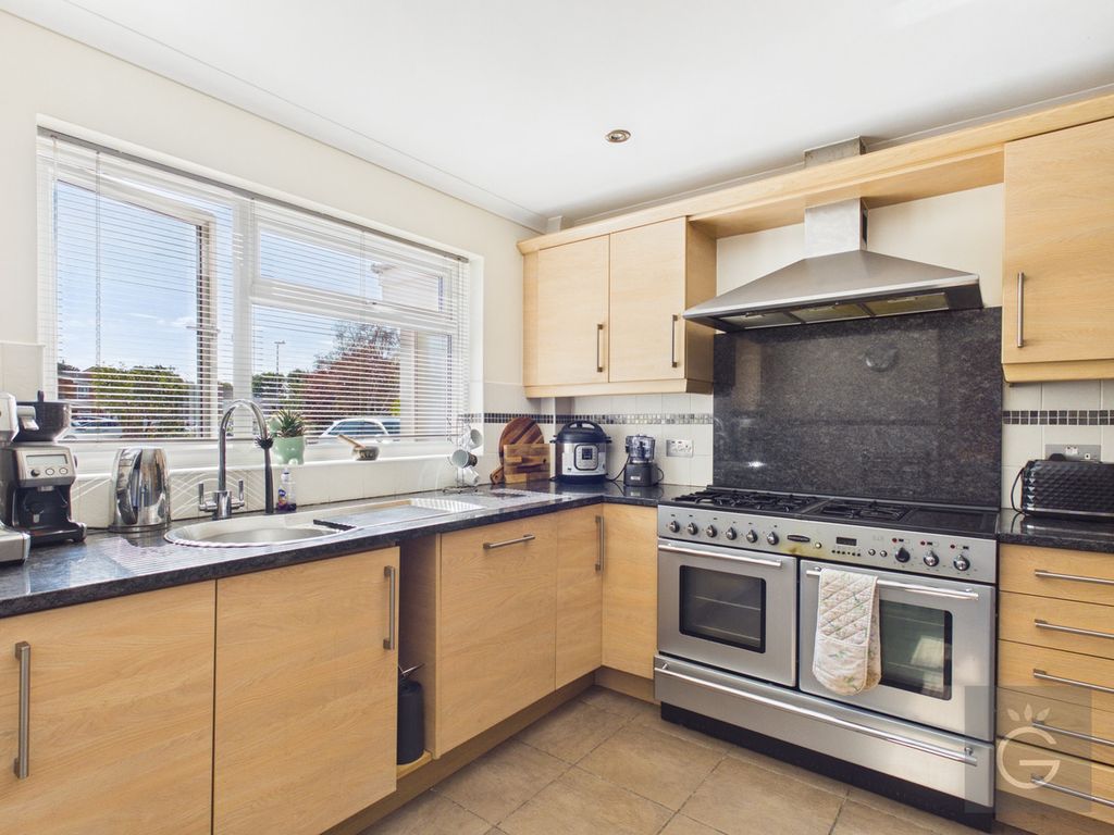 Lincoln Close Winnersh RG41 photo 5
