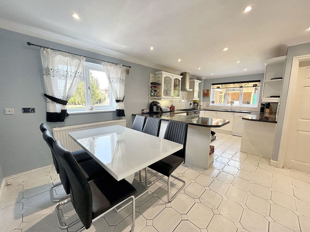 Property photo 3 of 38