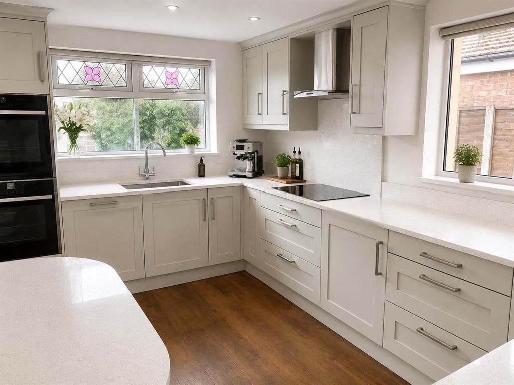 Property photo 1 of 11 Kitchen