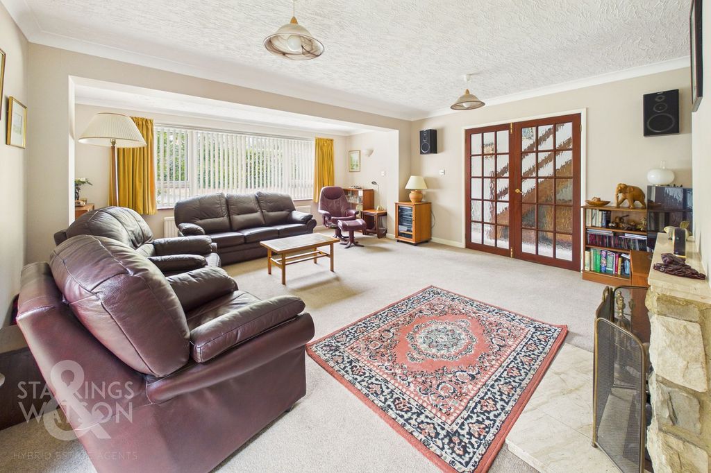 Property photo 2 of 28