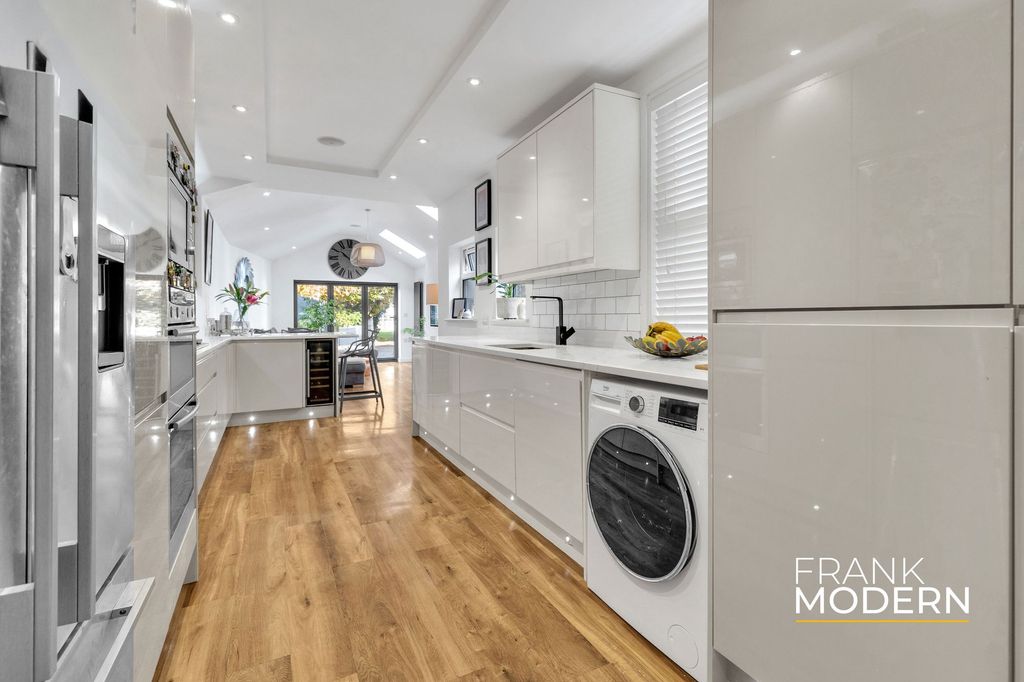 Property photo 3 of 43 Kitchen