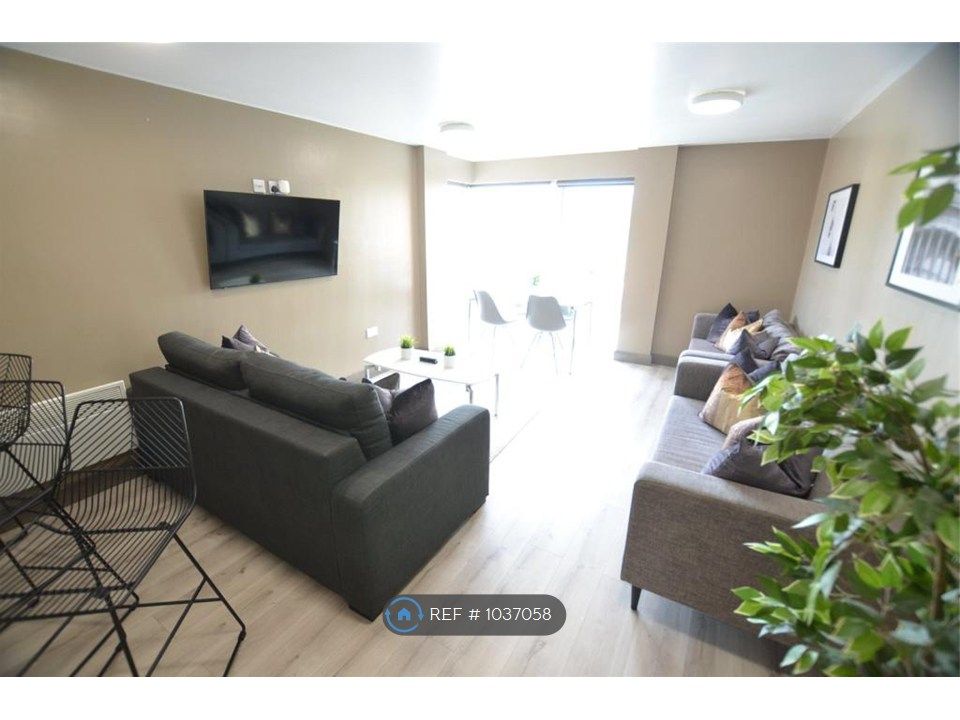 Property photo 3 of 8 Lounge Area