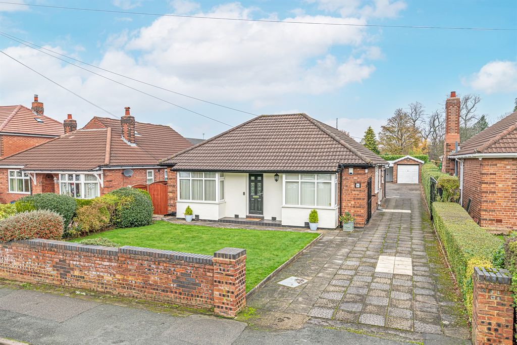 2 bed detached bungalow for sale Overton