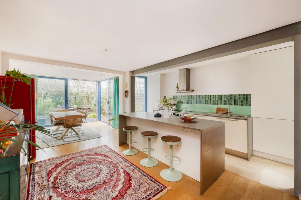 Property photo 2 of 15 Image