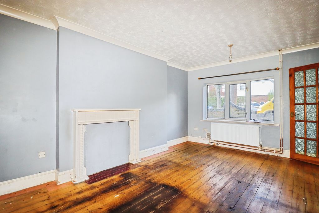 Property photo 3 of 20 Living Room