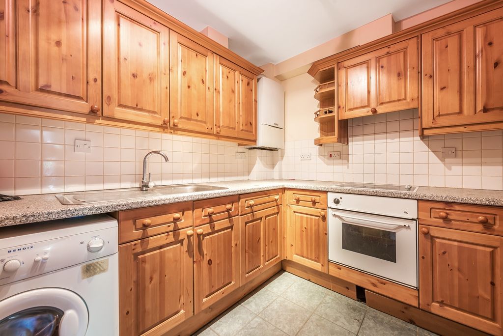 Property photo 2 of 8 Kitchen